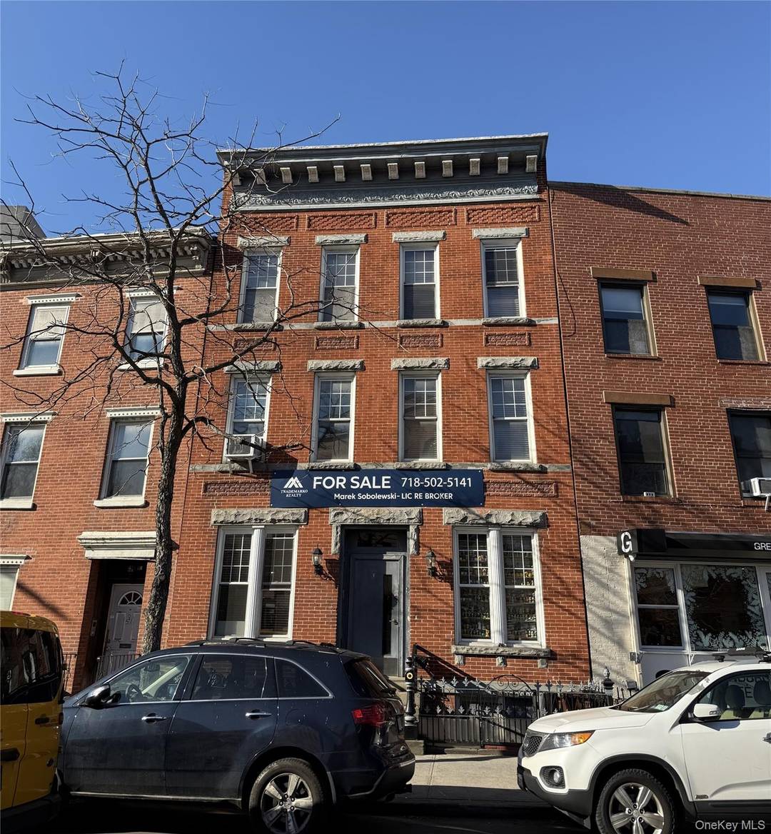 Greenpoint s Waterfront Treasure 53 Franklin Street Delivered Vacant Welcome to 53 Franklin Ave, one of Greenpoint s most beautiful properties now ready for your vision.