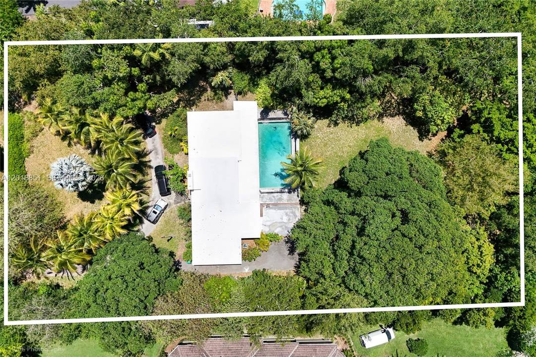 Rare opportunity in the heart of Pinecrest !