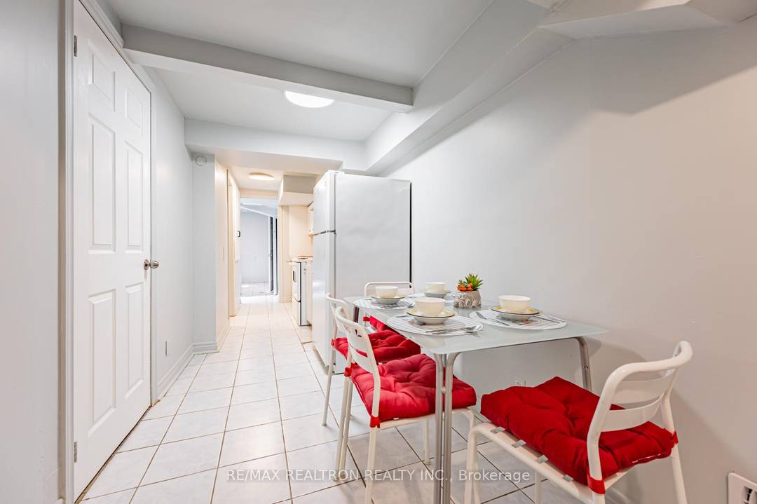 Conveniently Located And Fully Furnished Rental !