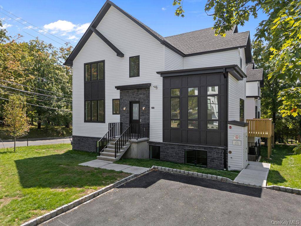 Oversized 9 Bedroom, 7 Bathroom Home Over 4, 500 Sq Ft !
