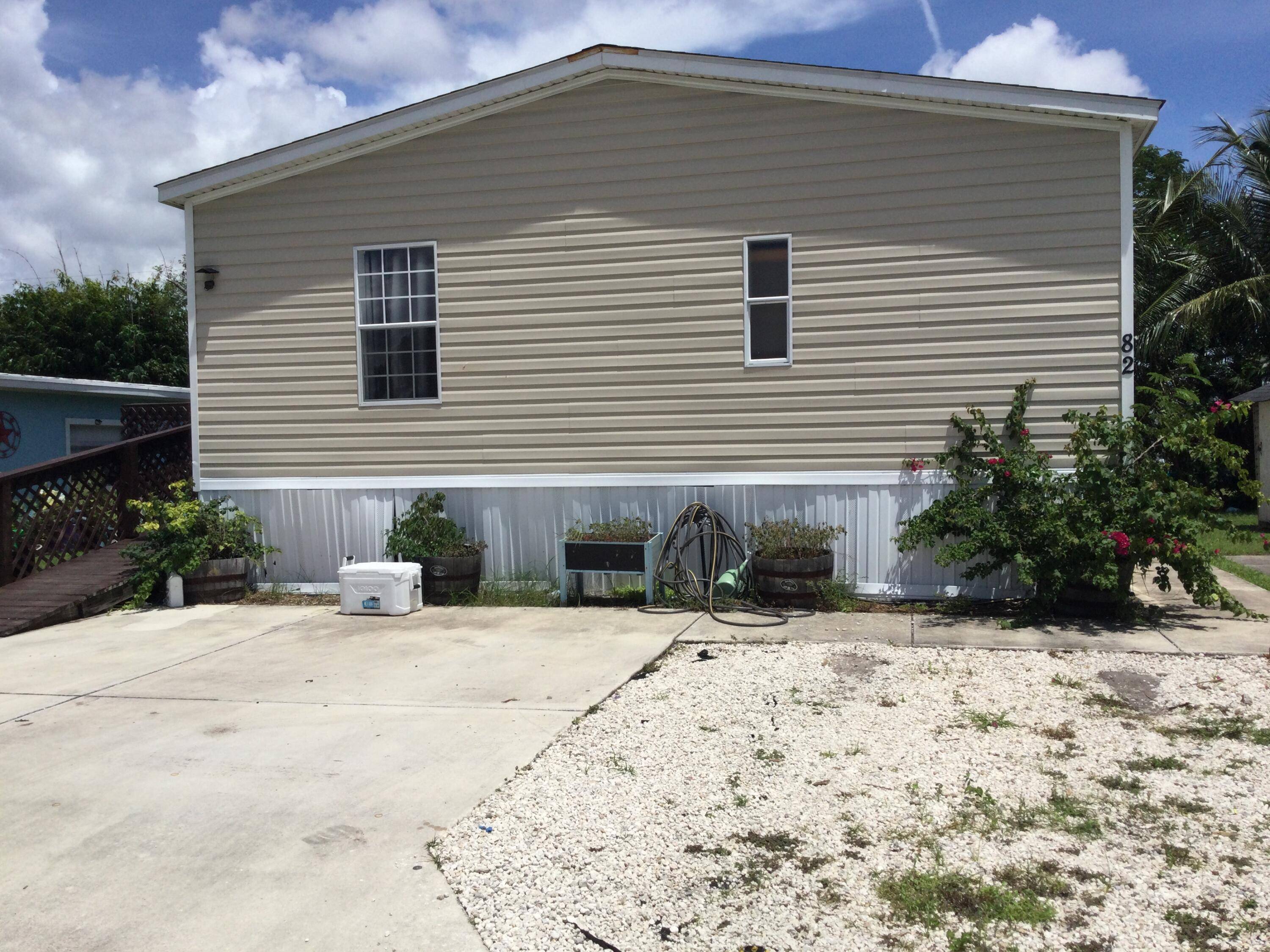 No age restrictions in this rare 3 bedroom, 2 bath manufactured home in Sunshine Manor.