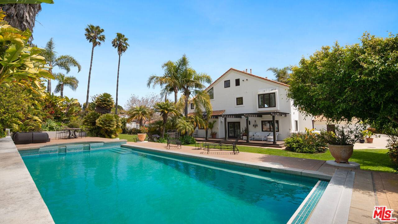 29675   Harvester Rd 4.0 Malibu LA