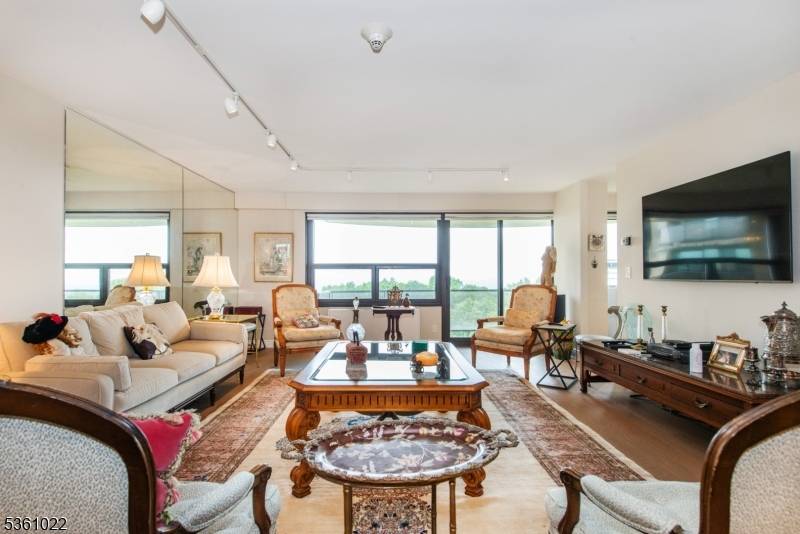 Step into luxury in this beautifully renovated apartment, perched on the ninth floor with sweeping views of the Manhattan skyline.