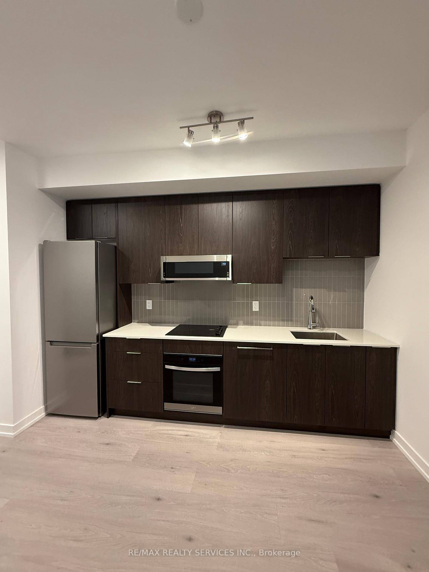 Welcome to the brand new Saw Whet Condos, a boutique condo in the heart of Oakville.