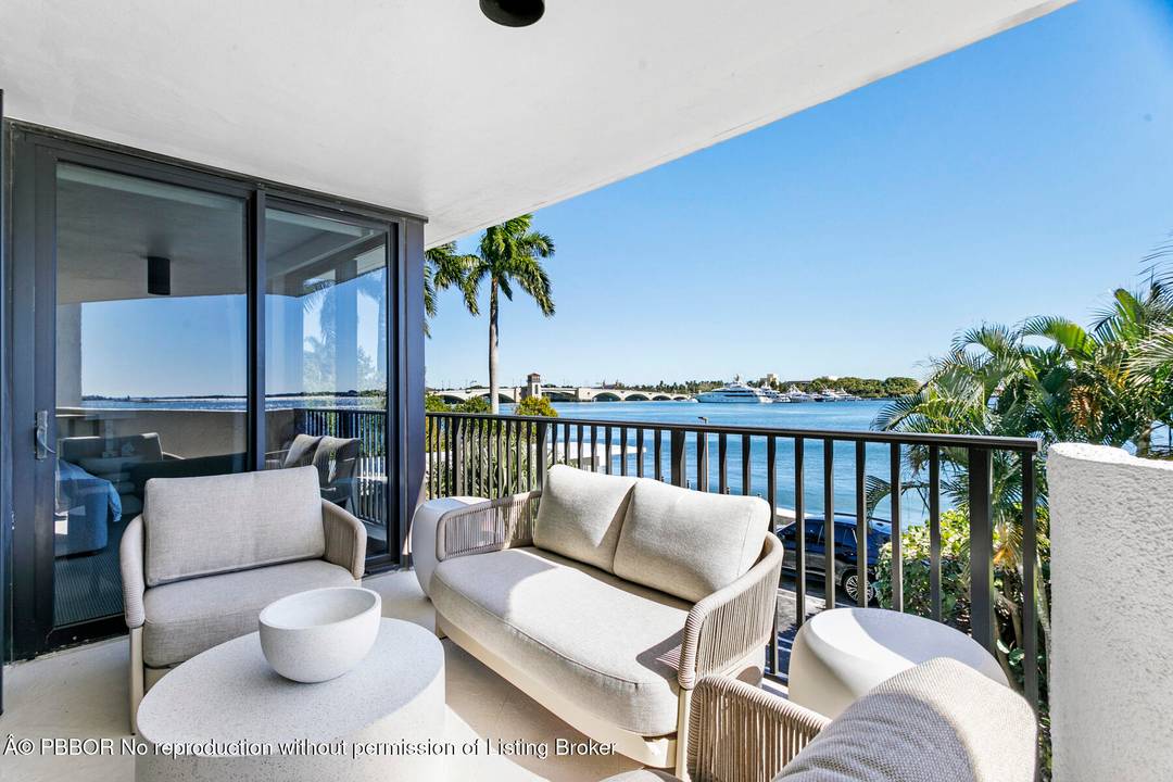 Stunning unit, renovated and directly located on the Intracoastal Waterway.
