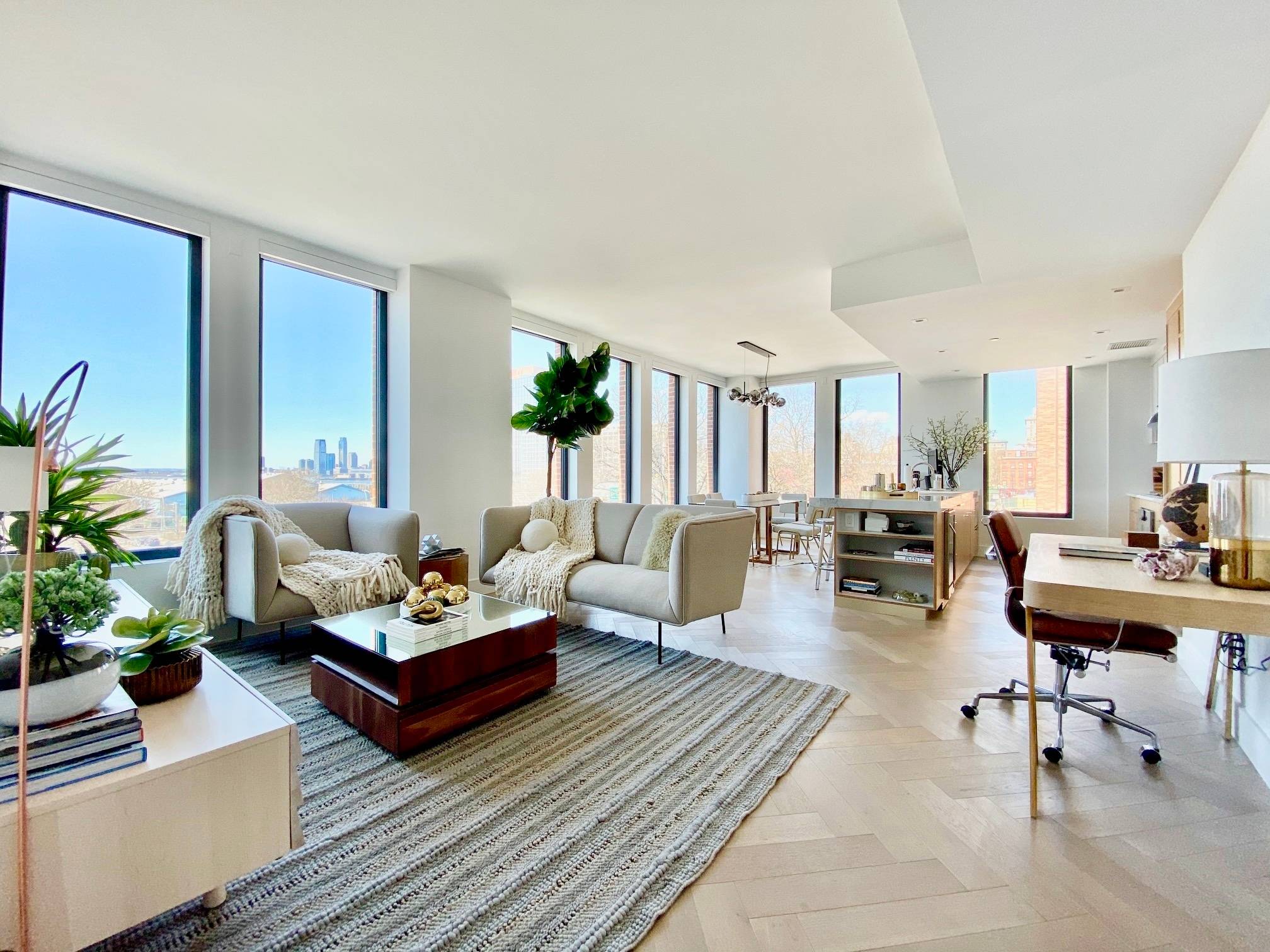 Exceptional views and deeded PARKING spot !