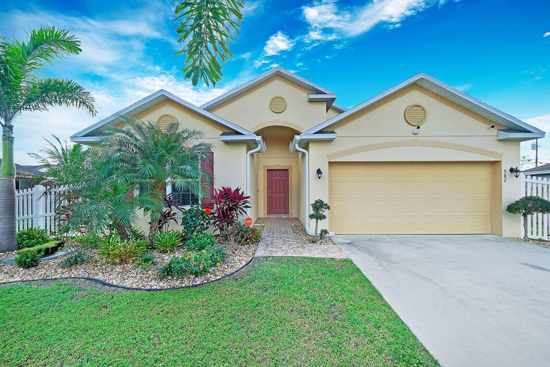 Welcome to 982 SW Haas Ave, Port Saint Lucie, Florida !