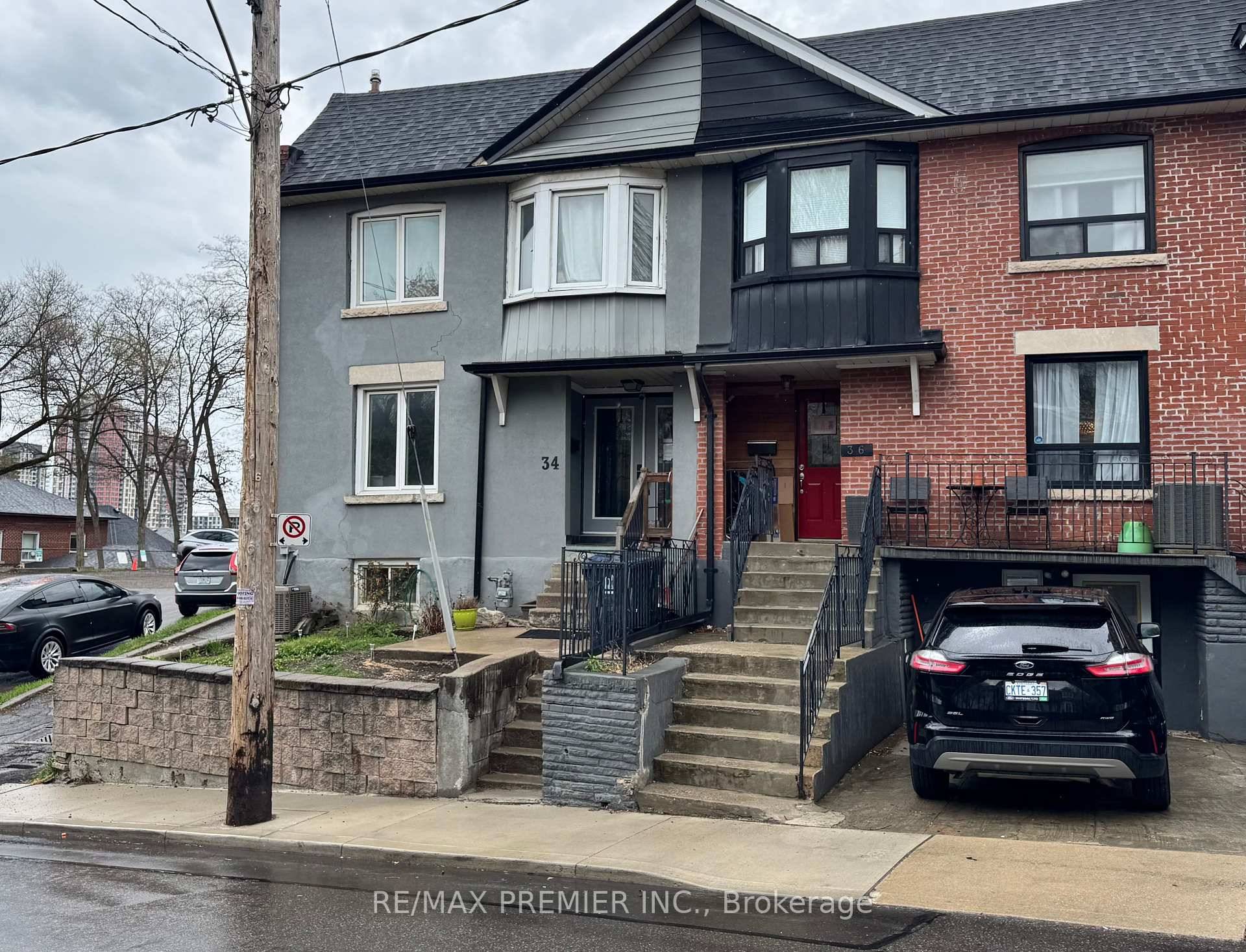Great Starter Home For First Time Buyers, or great investment for investor.
