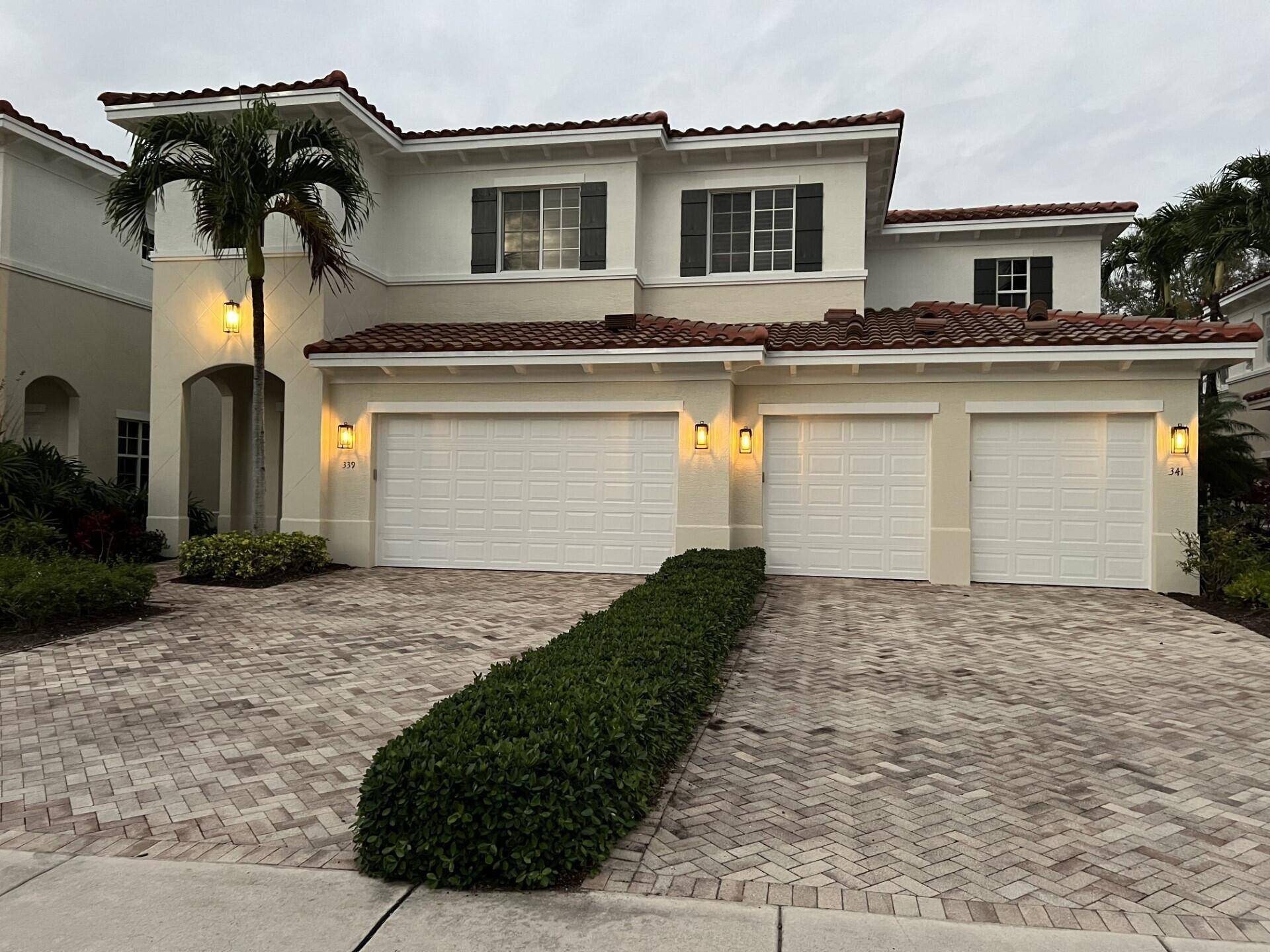 VIEW THIS GORGEOUS UPDATED 2953 SQ.