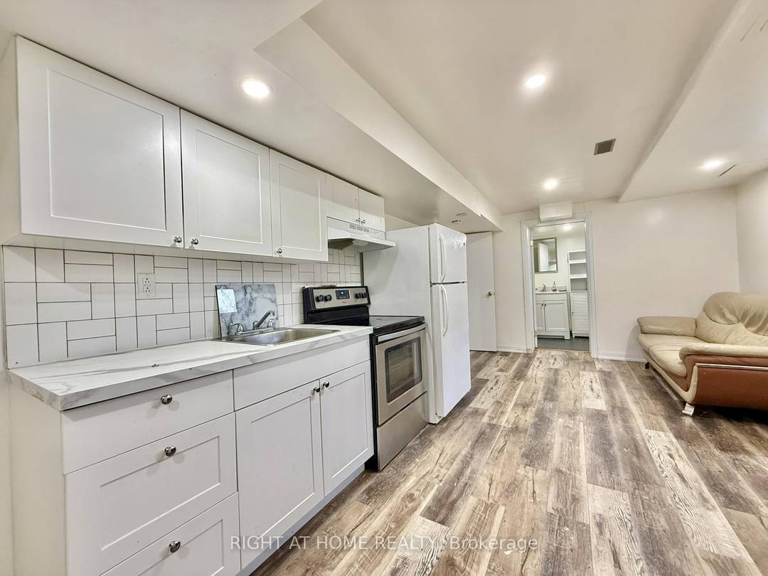 Open concept 1 bedroom Fully Furnished basement apartment in a well maintained, smoke free bungalow, perfectly located in the heart of Newmarket.