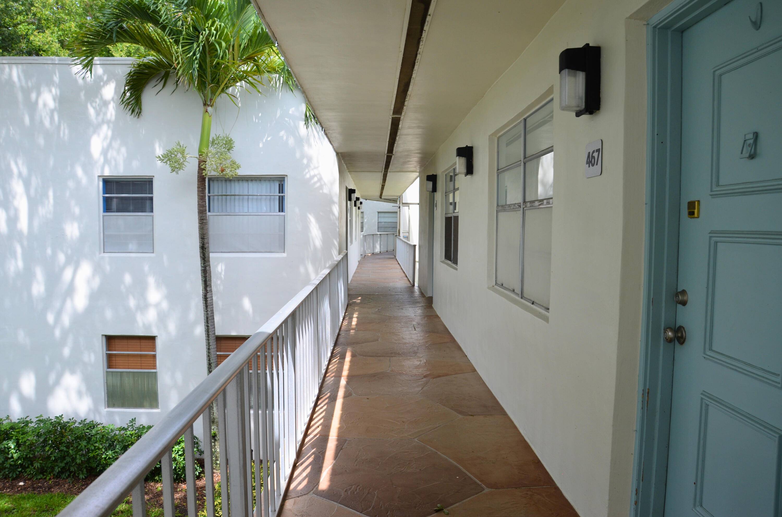 LOCATION LOCATION in Kings Point 55 Community !