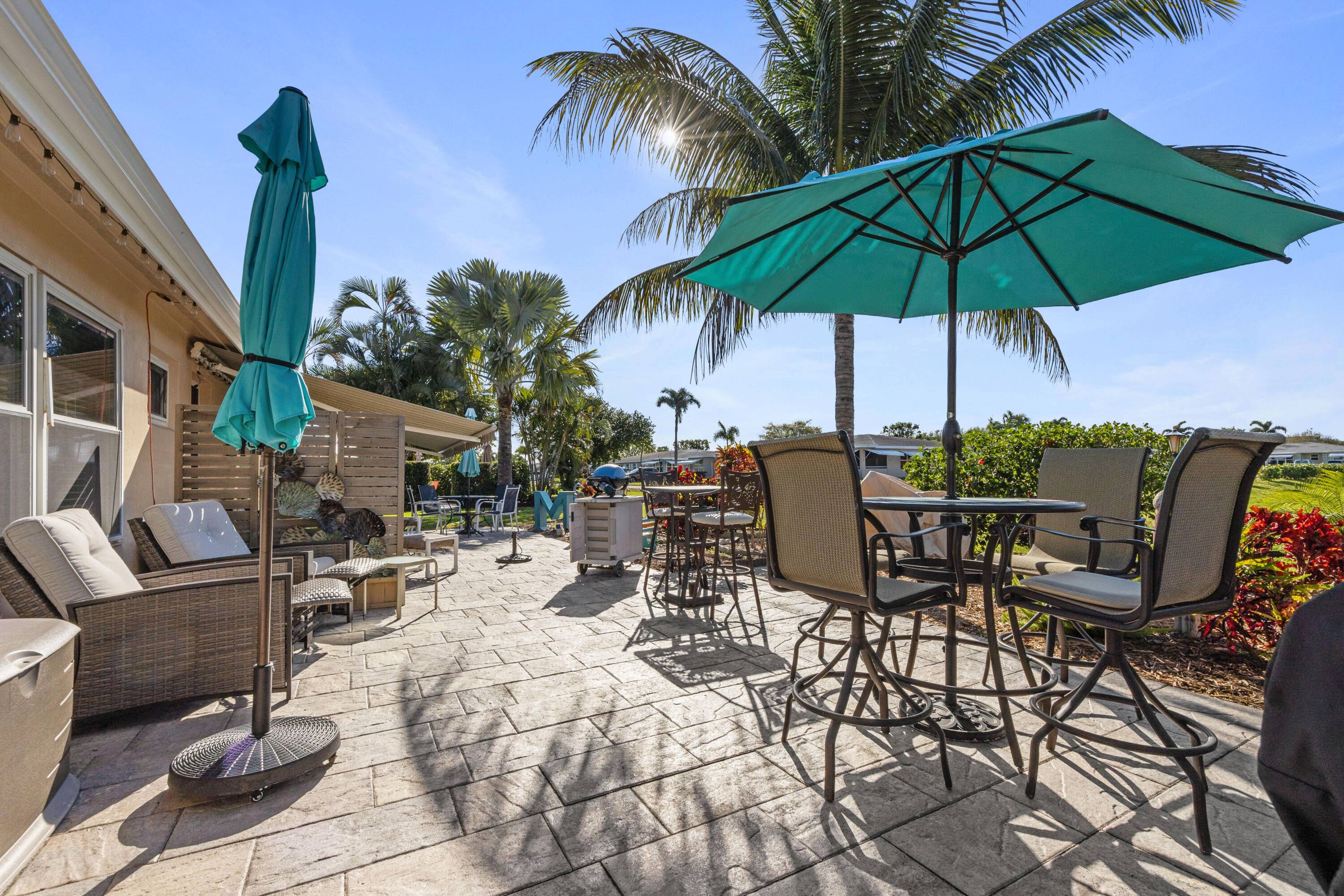ROOF 2023 ! ! Light bright, furnished, turnkey villa style condo in highly sought after Sec 4 in High Point priced to sell !