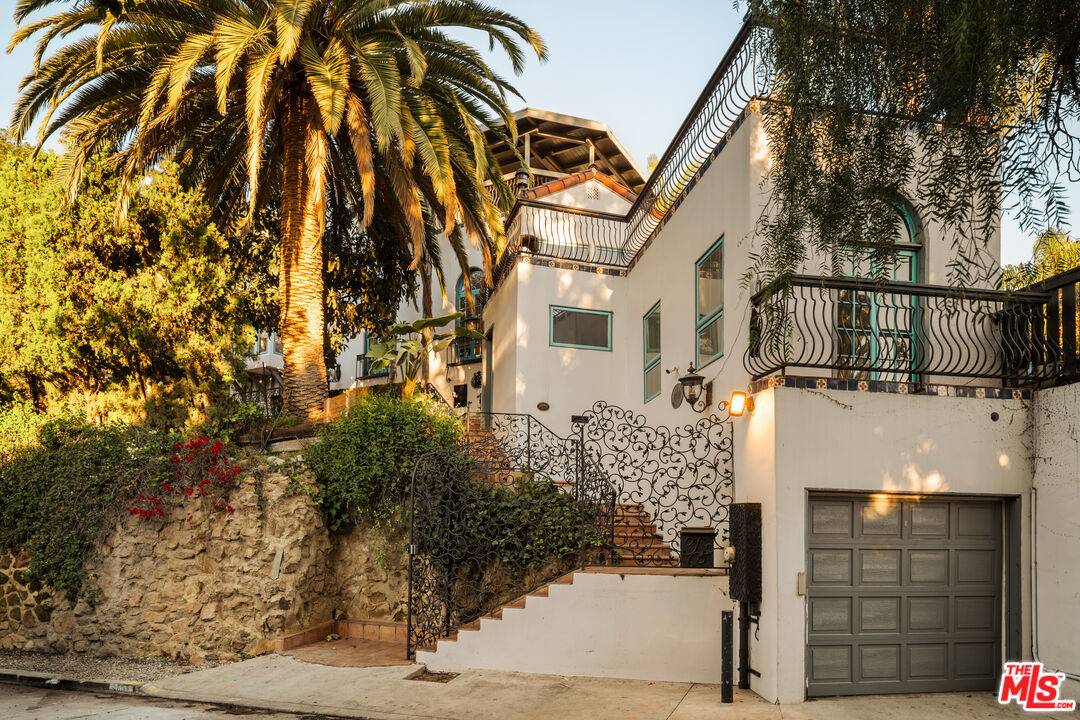 2002 N Las Palmas Ave 4BR Hollywood Hills East La