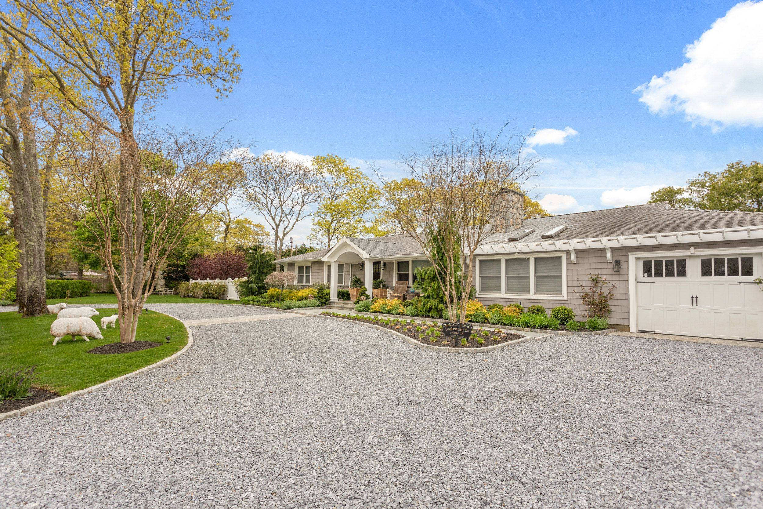 MODERN CHIC HAMPTONS EAST QUOGUE RENTAL