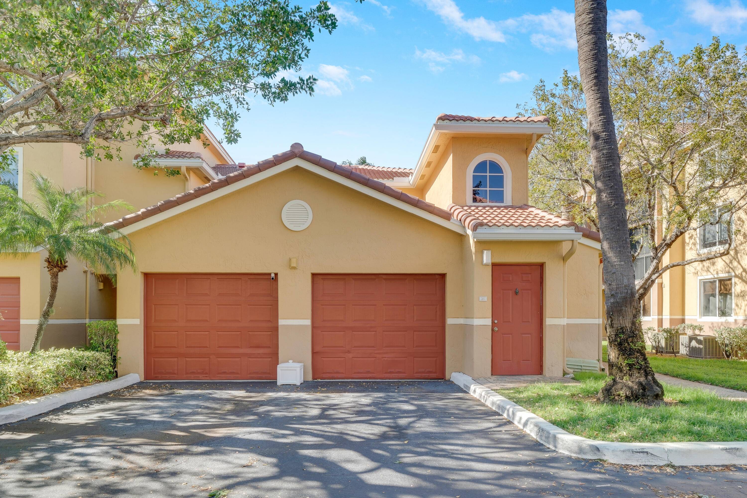Special financing options available through Seller's Preferred Lender ; inquire for details This 2 bedroom, 2 bathroom first floor end unit with an attached garage is located in a gated ...