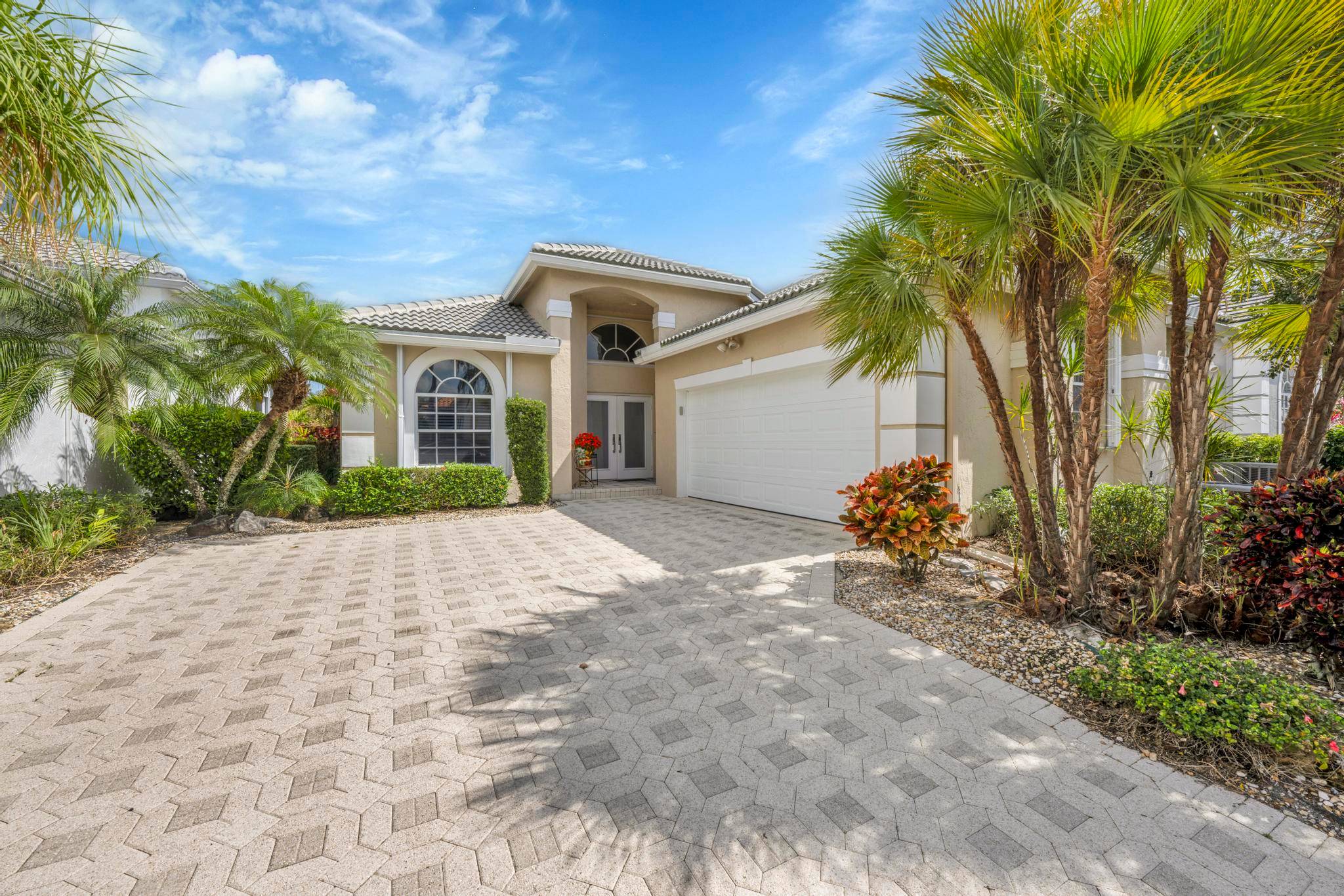 Spacious single story home in desirable Hampton Fairways 55 community !