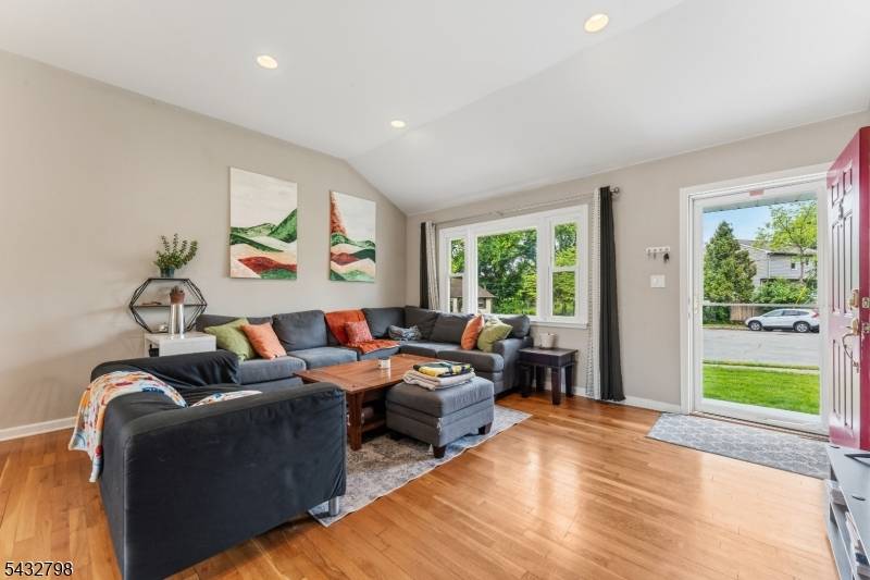Beautiful 4 bedroom, 2 bath ranch located on a cul de sac in the desirable River Road section, close to schools and a fantastic park.