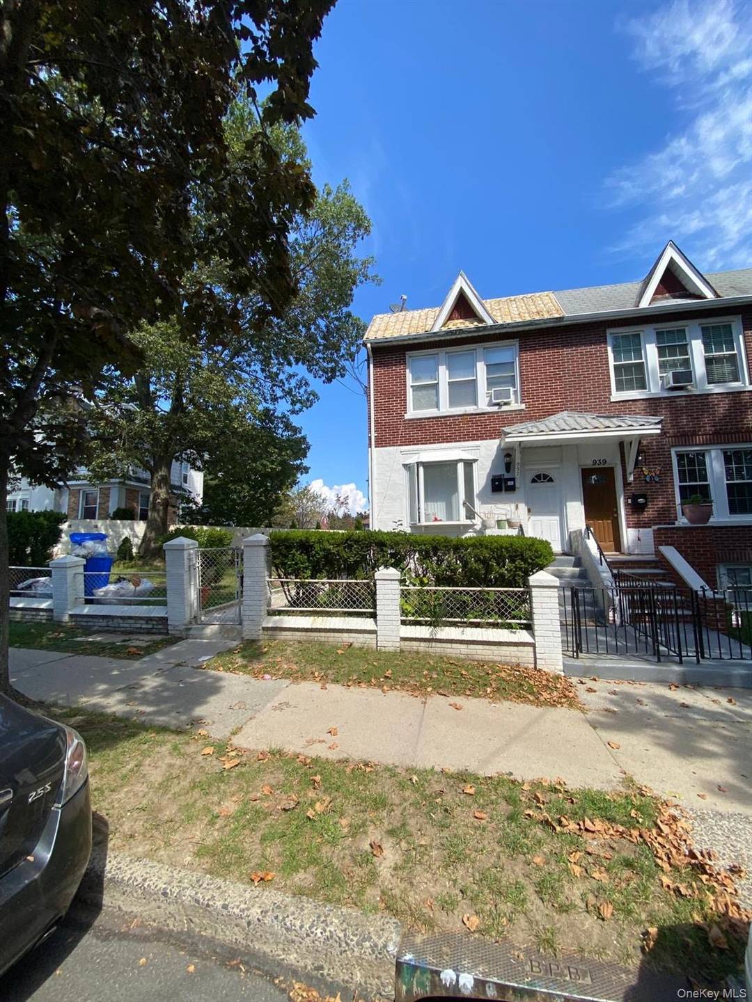 Beautiful Semi Detached 1 family Brick Frame 1 bedrooms on the fist floor 1 bedrooms second floor with 2 bedrooms in the finished basement, move in condition also has a ...