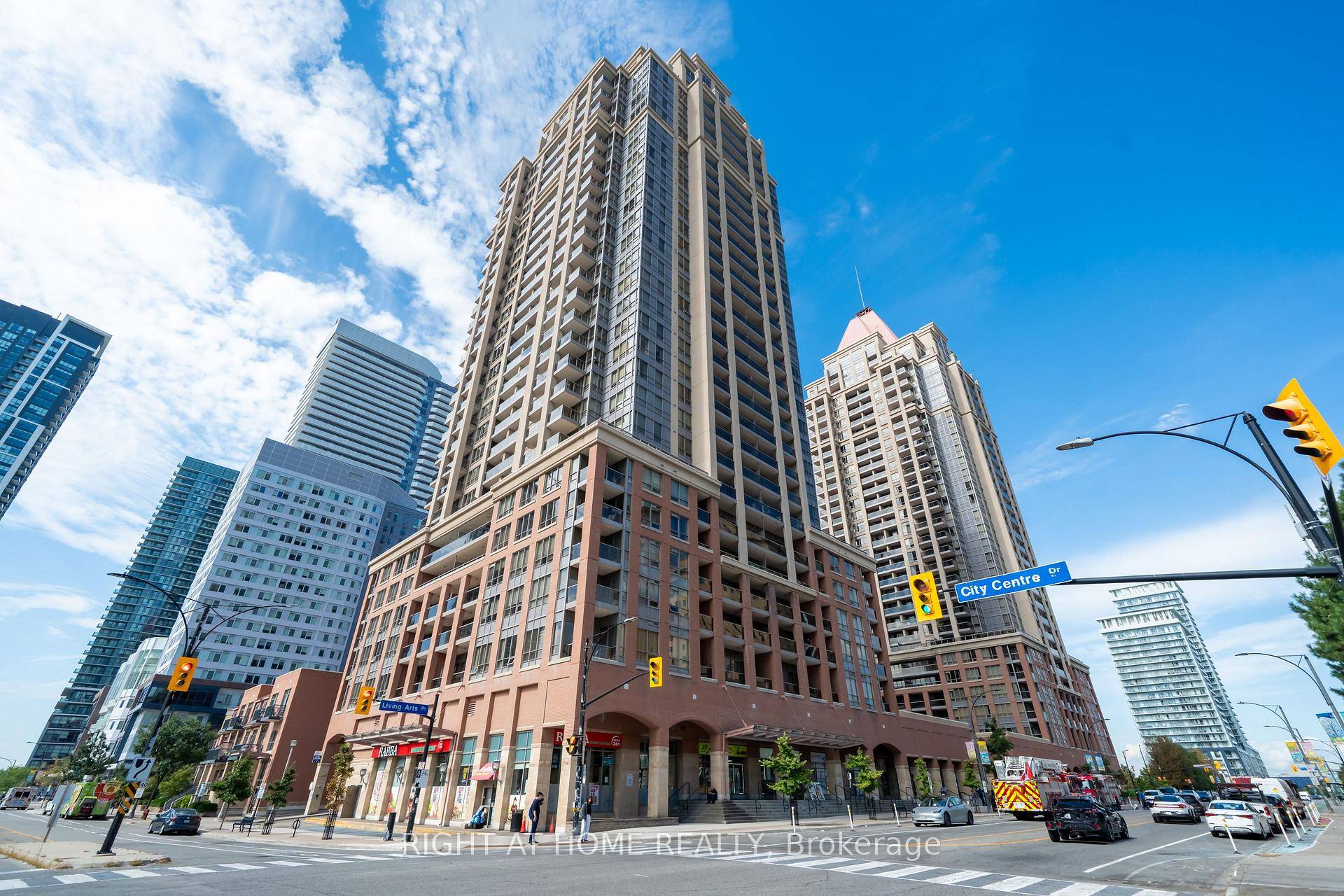 Prime Location ! LARGE 1 Bedroom 1 Bathroom West Facing Condo With Beautiful Unobstructed Views !