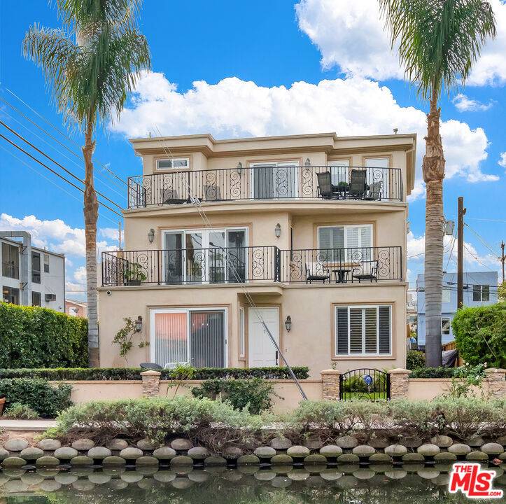 3000   Grand Canal 12BR Marina Del Rey La