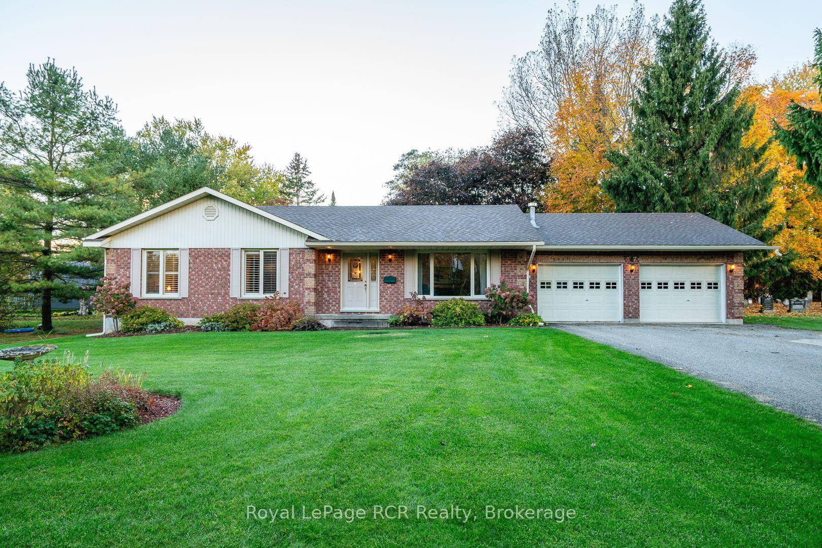 Tucked away on a dead end street in the charming village of Ayton, this solidly built 1993 bungalow offers quality construction.