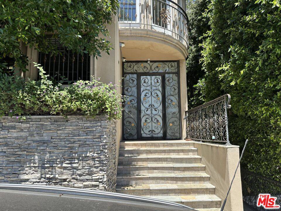 3401   Barham Blvd 3BR Hollywood Hills East La