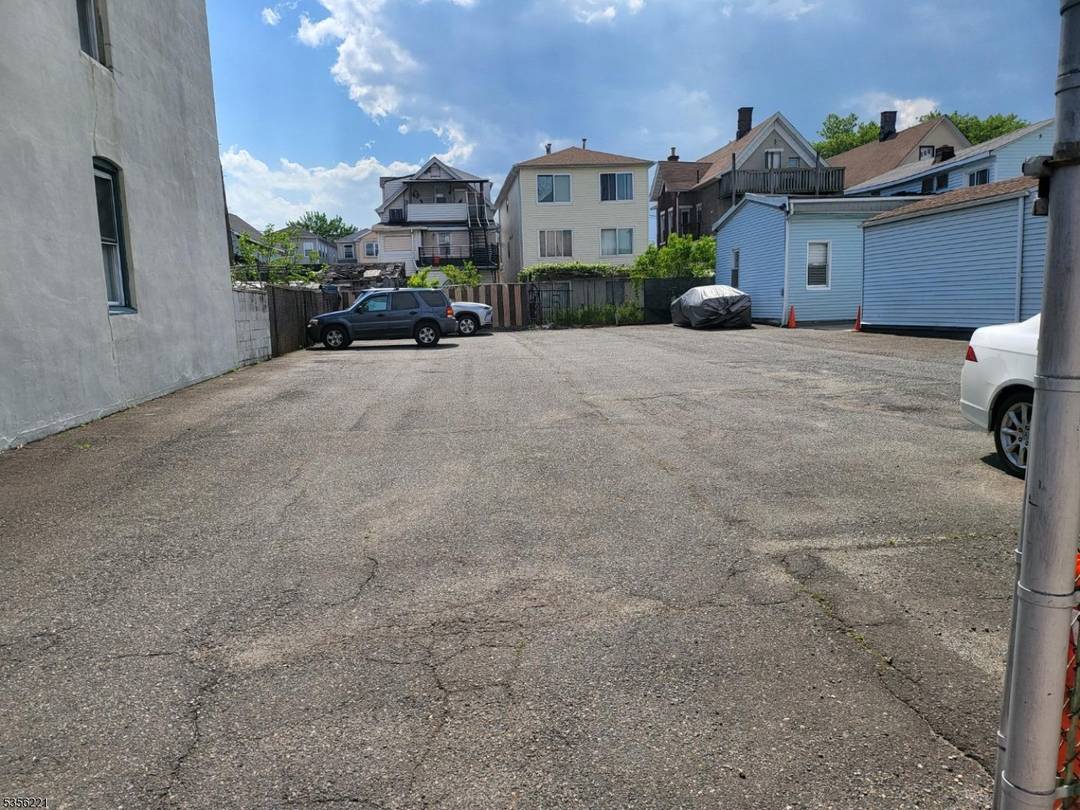 GREAT OPORTUNITY COMBINED LOTS OF 100X100 !