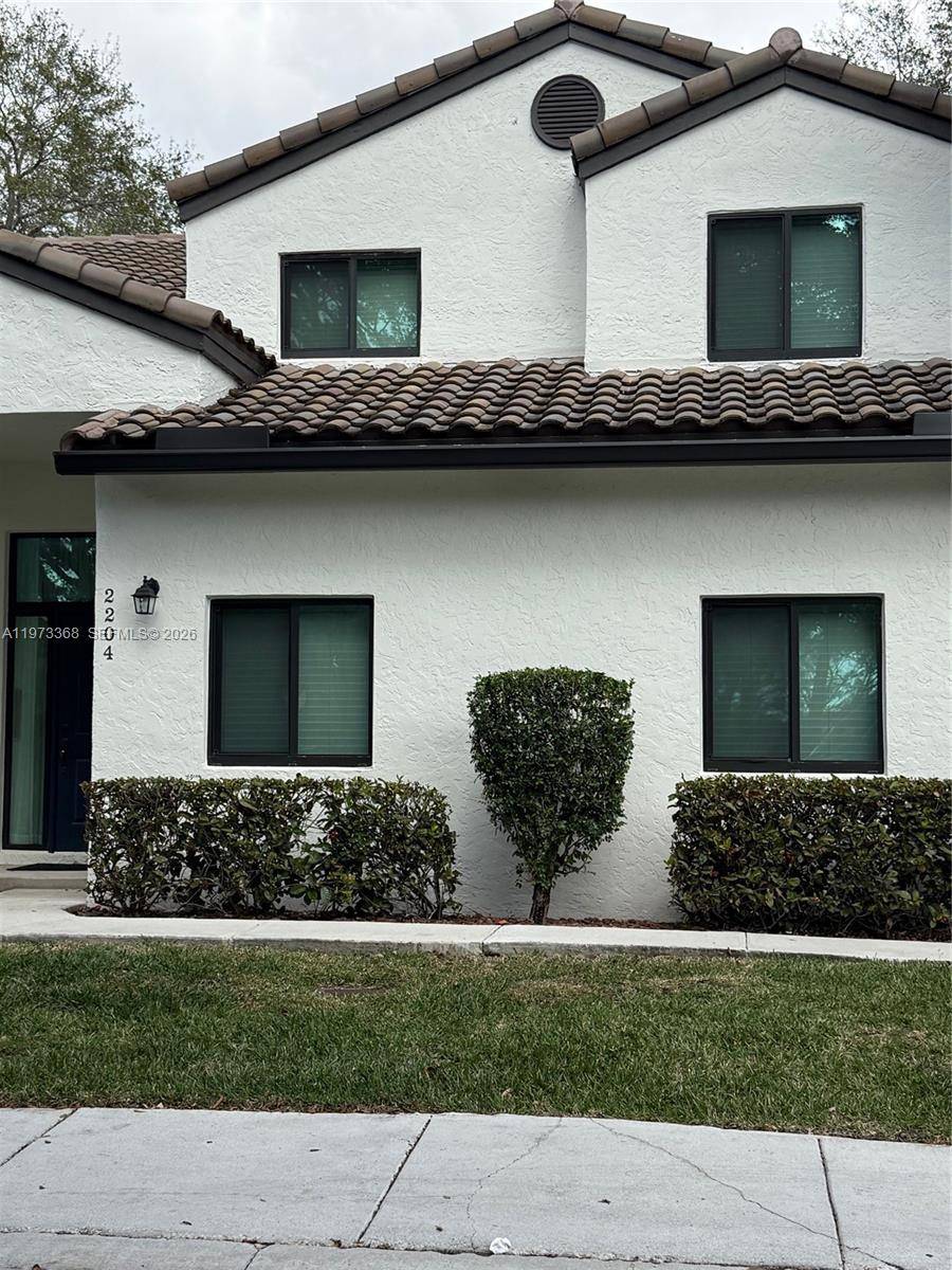 Beautifully Maintained 3 Bedroom, 2 Bath Lakefront Coach Home with Stunning Views !