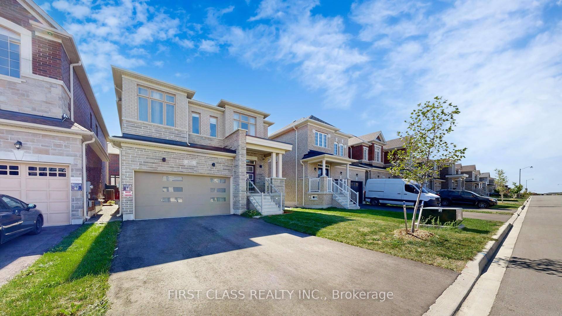 Priced to Sell ! ! Welcome to 127 Fallharvest Way.