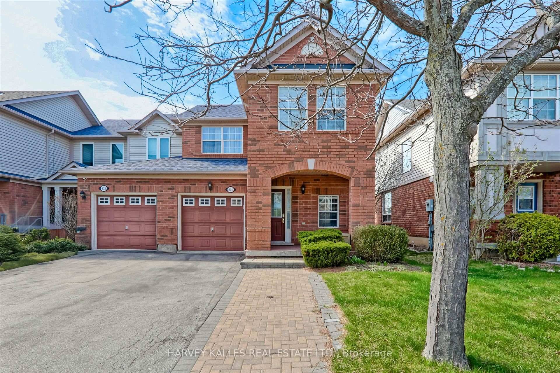 Backing Onto Green Space !
