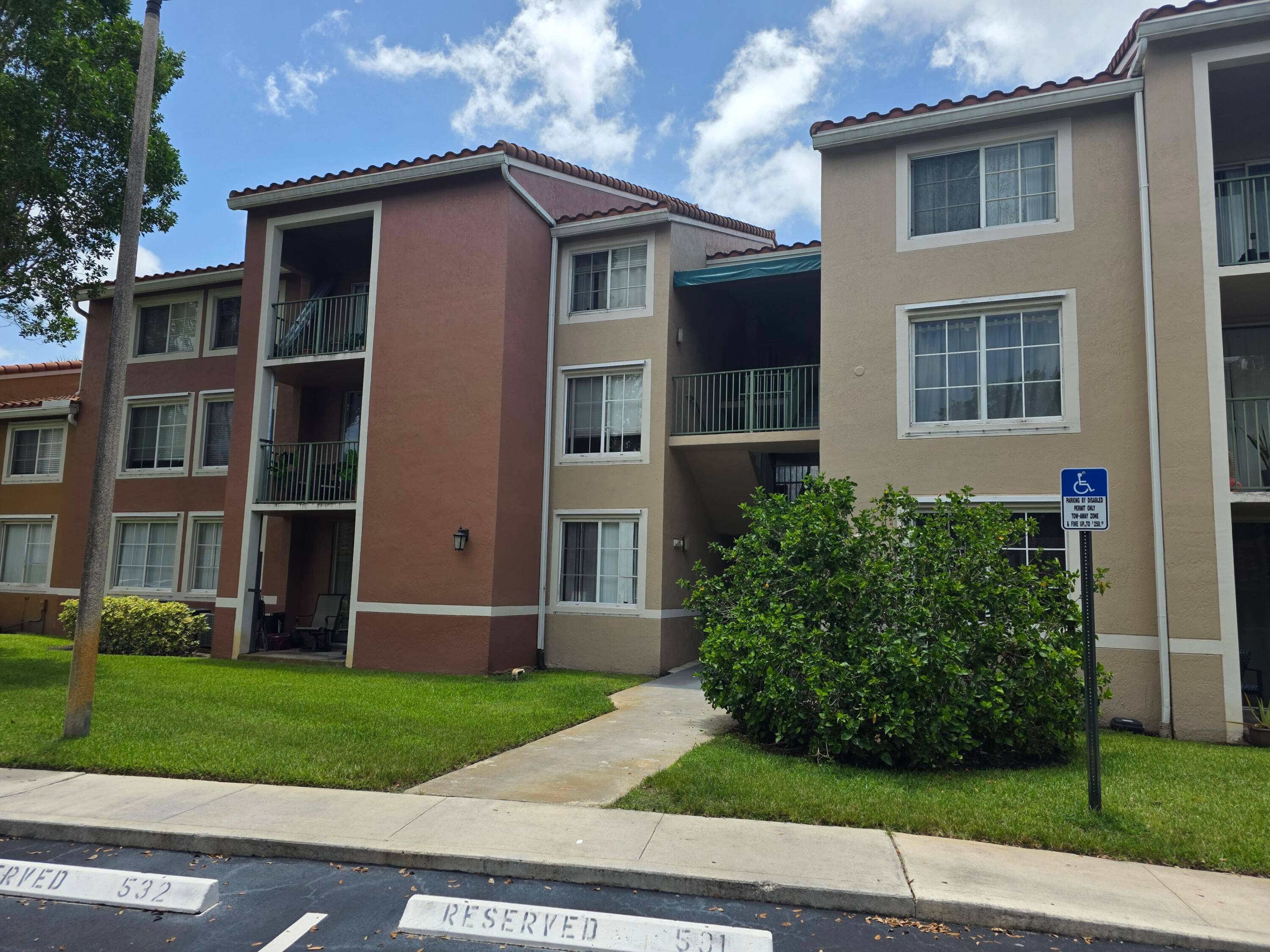Welcome to this spacious 3 bedroom, 2 bath first floor condo offering 1, 276 square feet of comfortable living space plus a 77 sq ft balcony with lake views and ...
