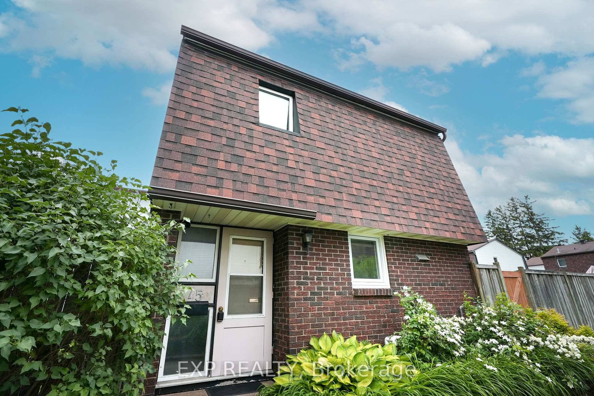 Welcome to your new home in the charming Wedgewood community !