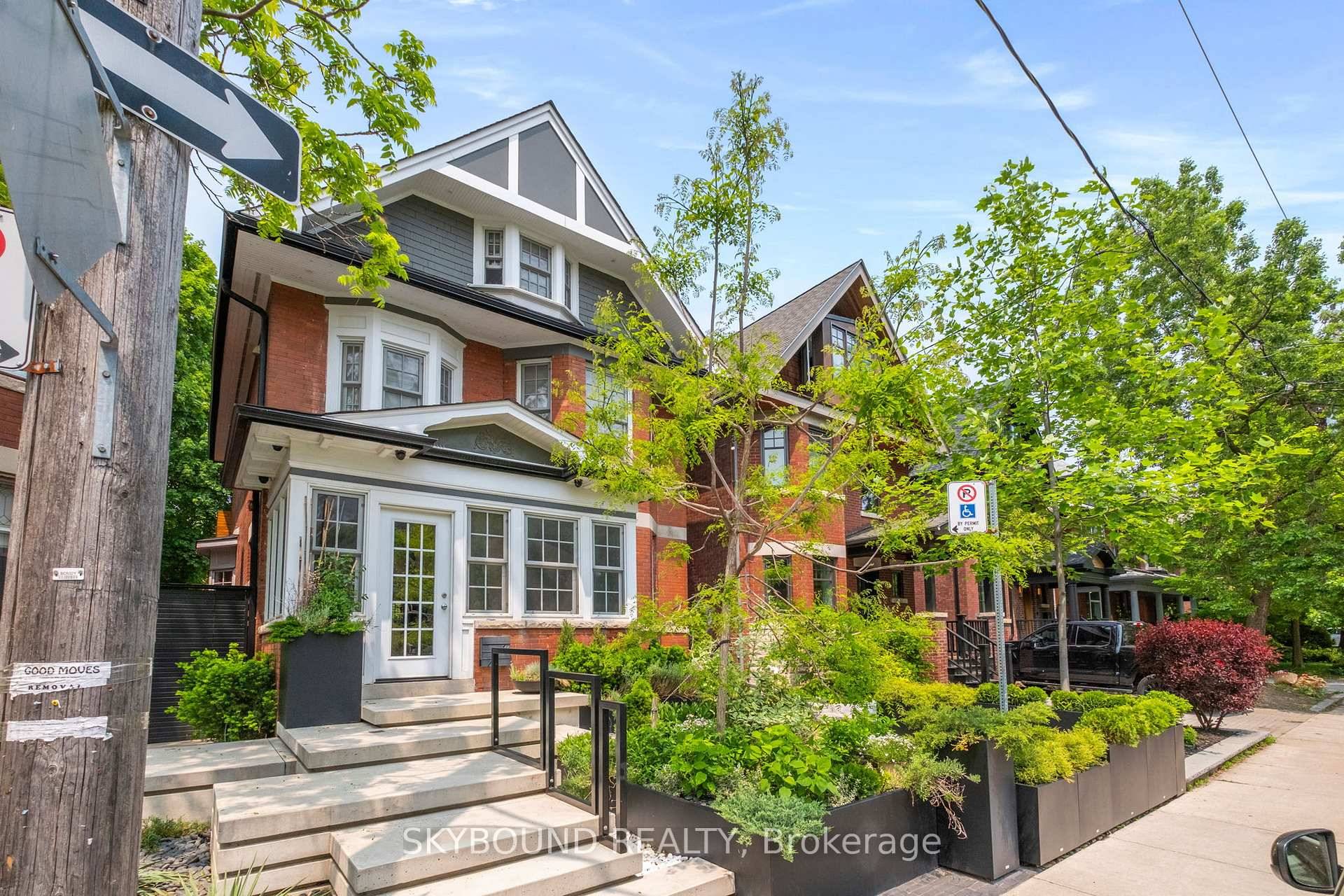 An Exquisite Riverdale Grand Residence Unparalleled luxury living in a magnificent, nearly 4, 000 sq ft home, mere steps from Broadview Station, offering ultimate urban convenience.