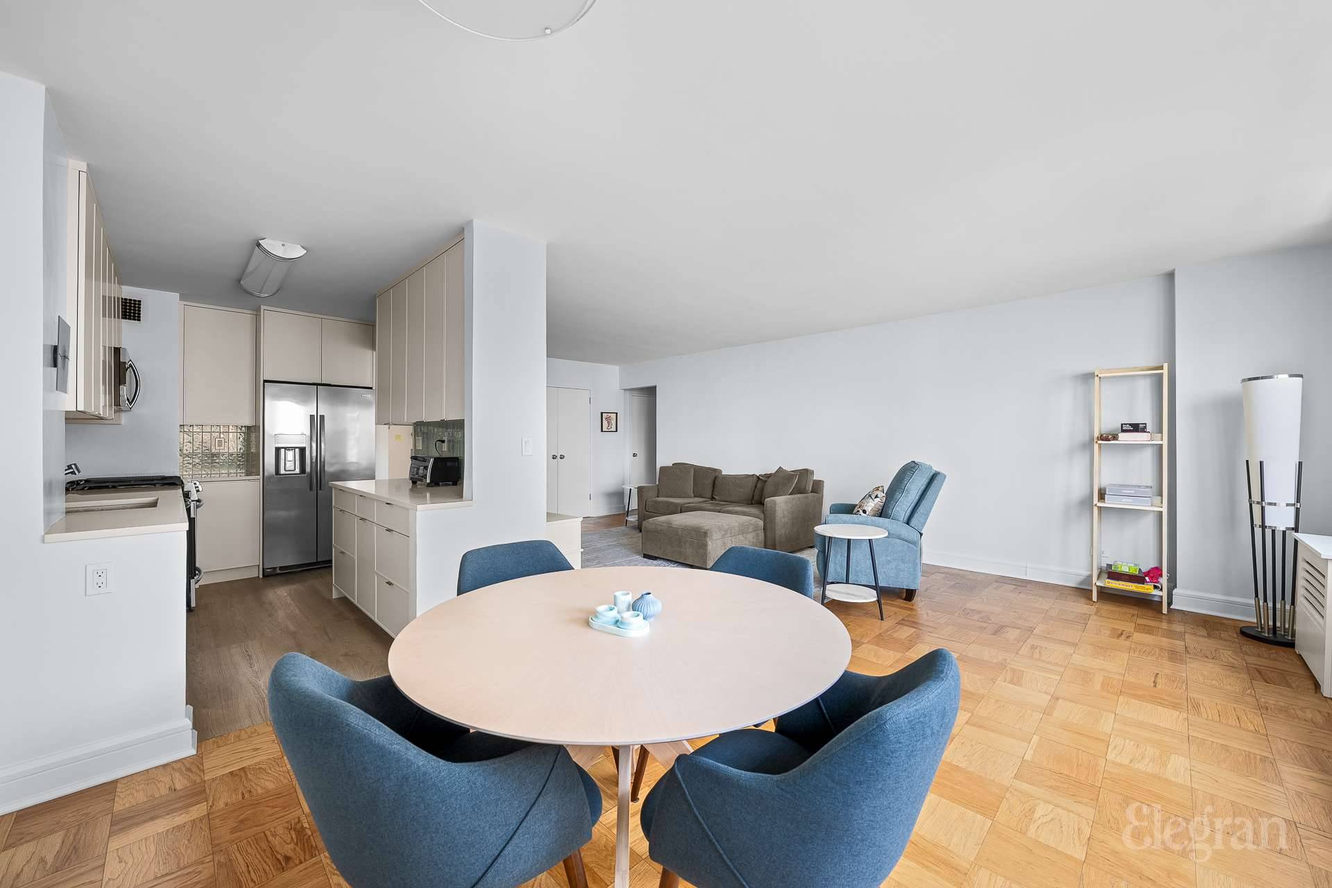 All showings are by appointment only Offered Fully Furnished Welcome to the much loved M line, a sun drenched, South facing 1 bedroom Junior 4 offering beautiful open city and ...