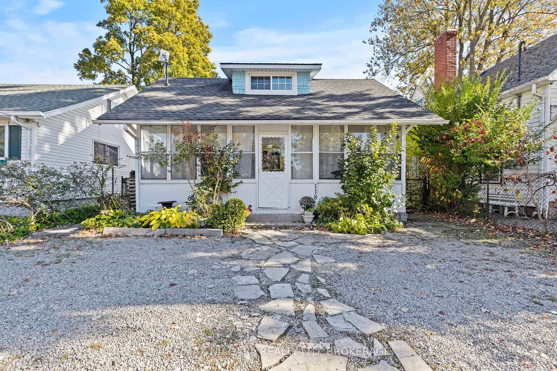 A picture perfect 1. 5 storey dollhouse awaits in the heart of desirable Crystal Beach.