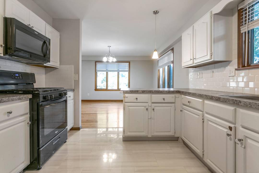 Beautiful Cape Contemporary home with direct access to Lake Forest !