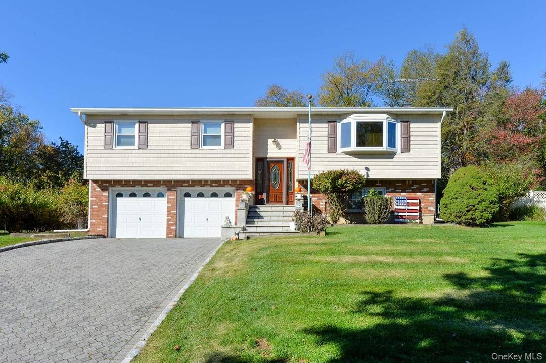 Fabulous house rental in desirable Valley Cottage.