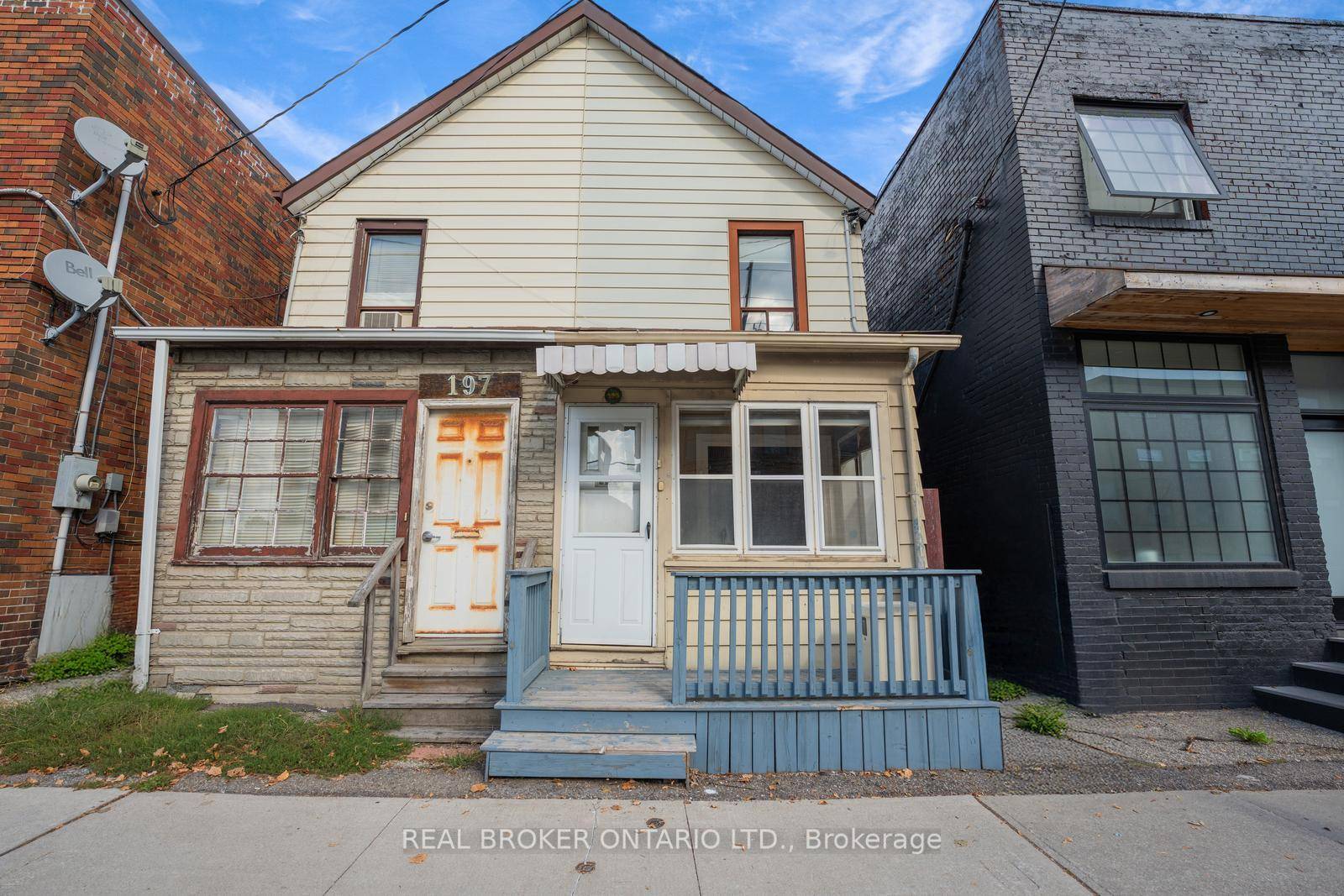Stop scrolling, your next home awaits at 195 Islington Ave !