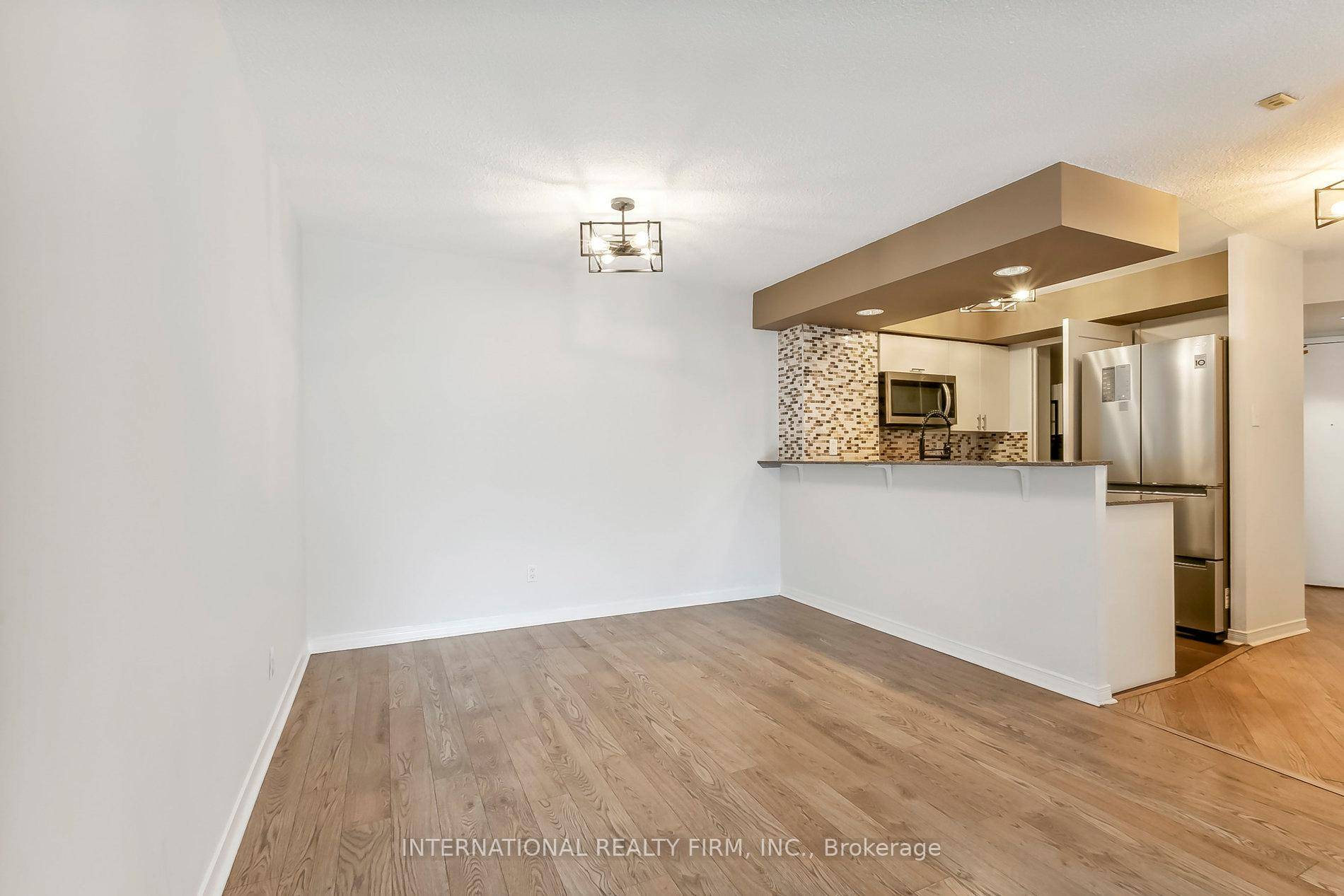 Welcome to 628 801 King Street West unbeatable value in Toronto's vibrant King West.