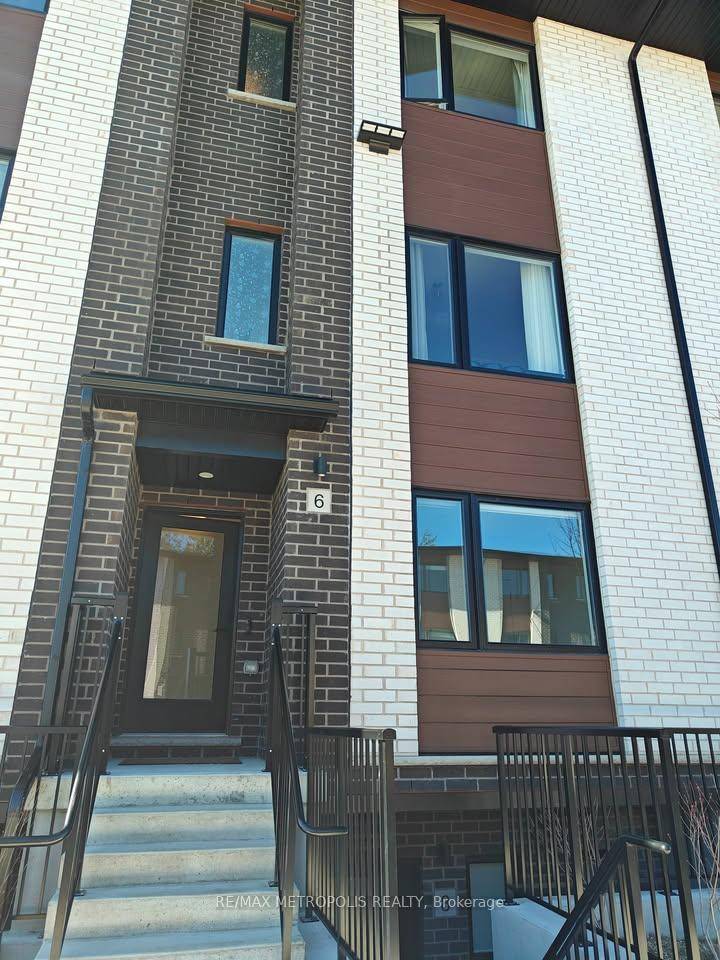 Step into this spacious 1452 sq ft, 2 story stacked townhome in South Guelph, 3 bedrooms, 2.