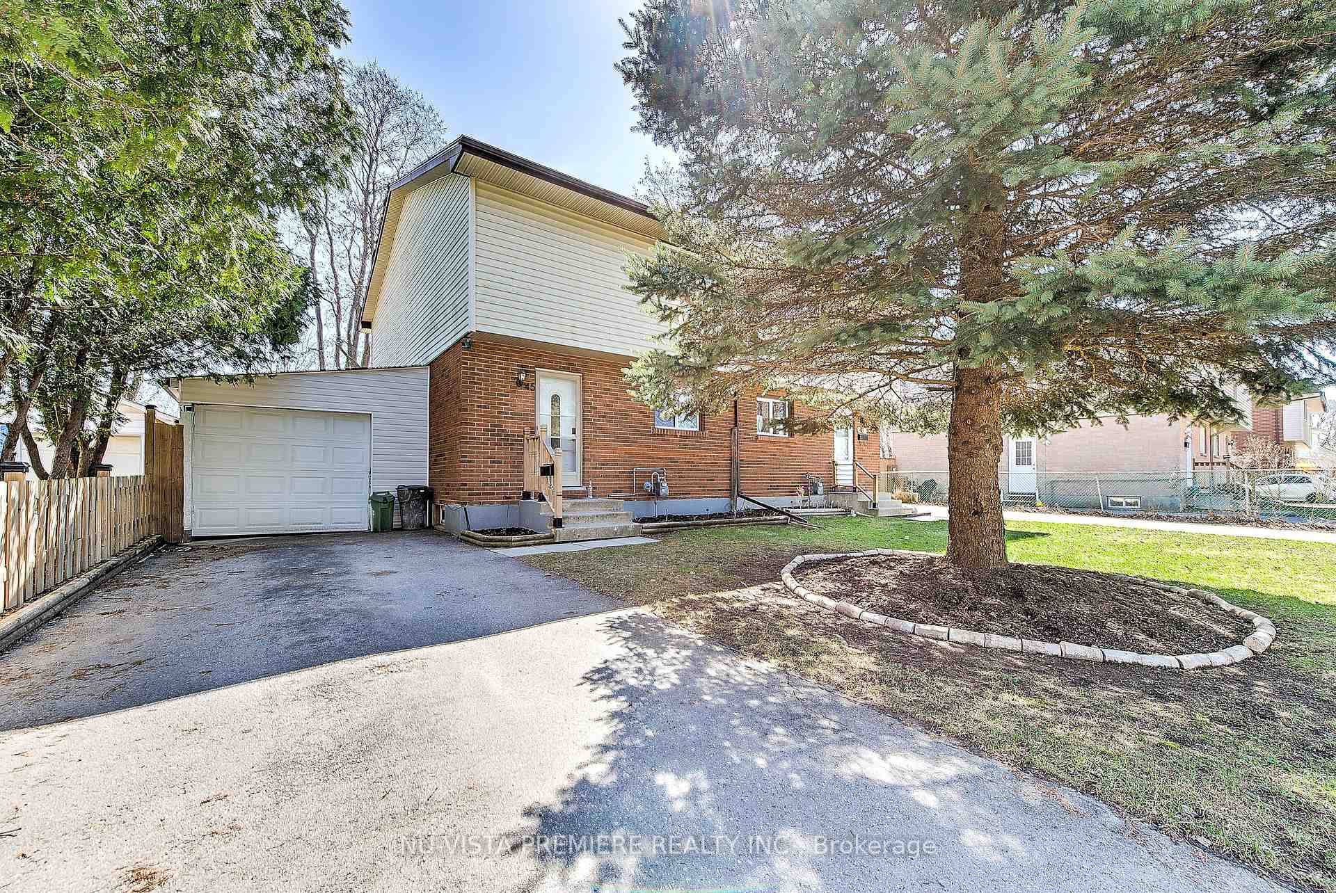 Charming Semi Detached Home Backing onto Jubilee Park amp ; Ted Earley Sports Complex !