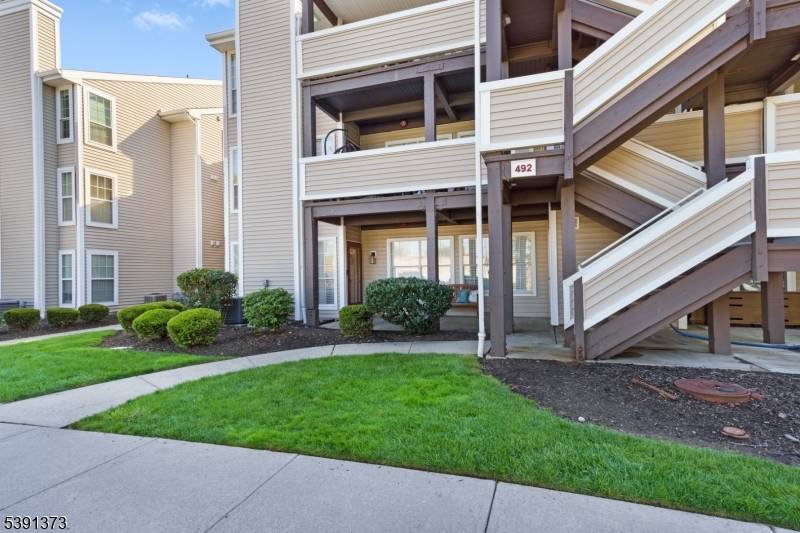 Welcome to this marvel of a ground floor unit at The Pointe at Galloping Hill complex in Union.
