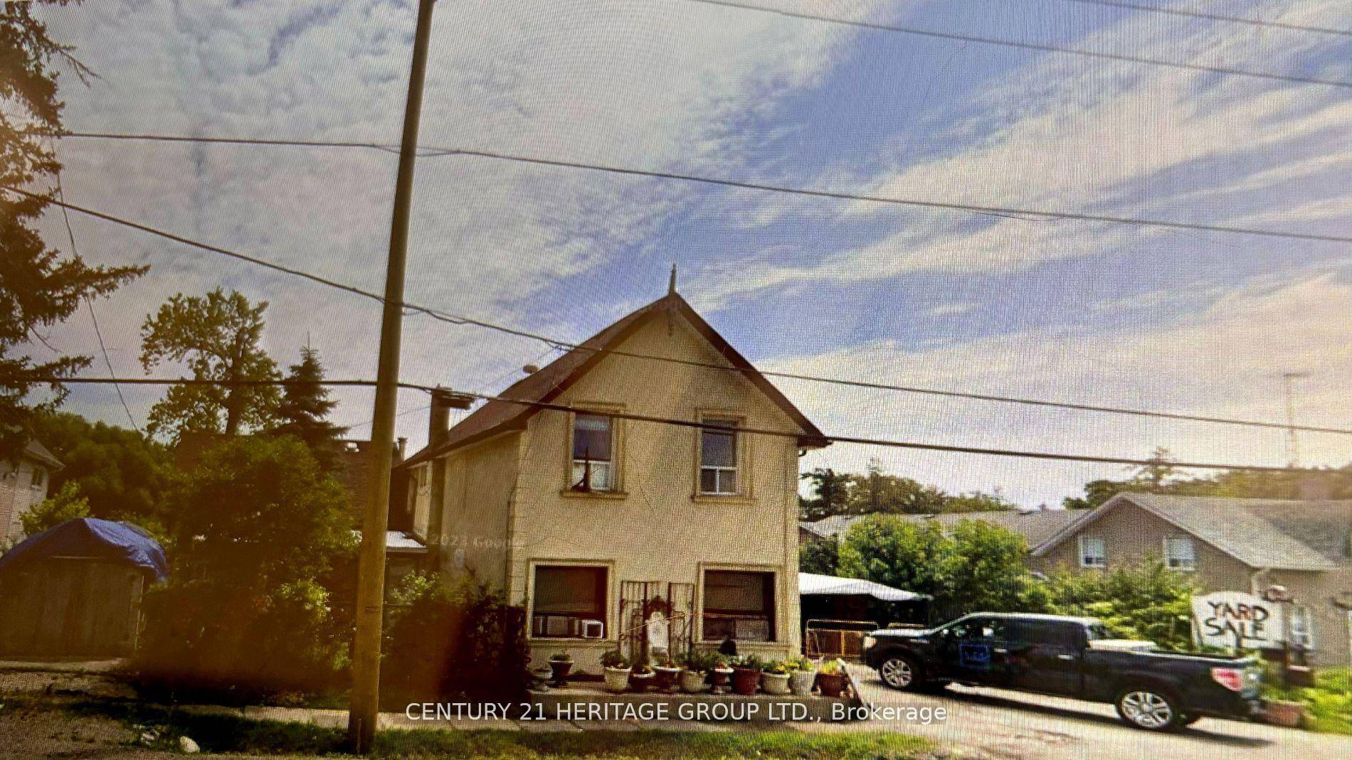 Location Location Location Attention Builders, Developers, Investors or practical use, Excellent Opportunity In The Heart Of Vaughan, Large Lot face in Jane ST, ZONE Future Development, potential of Commercial, Property ...