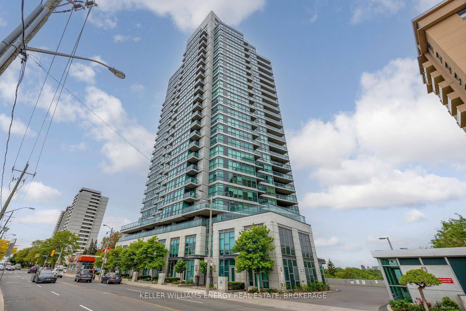 Stunning Renovated Suite in Prestigious Minto Skyy.