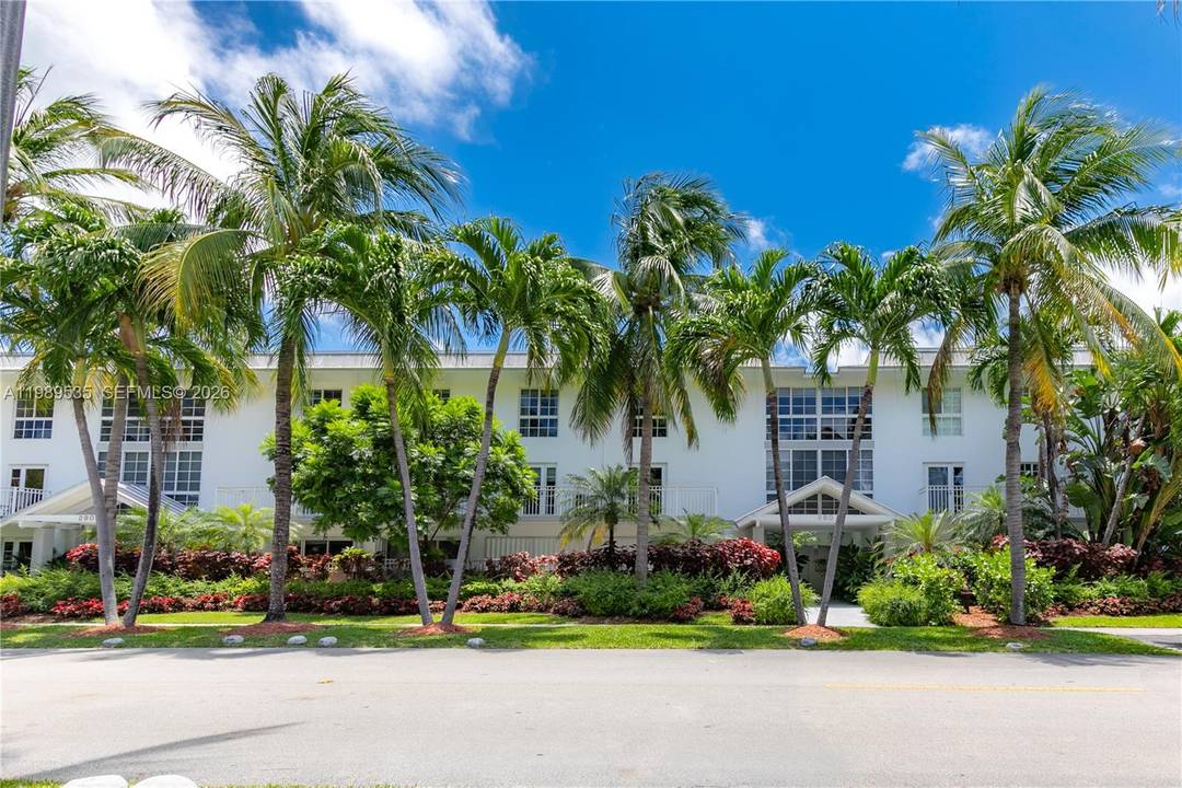 Don t miss the opportunity to enjoy all that Key Biscayne has to offer from this beautifully CORNER UNIT, remodeled, super bright 2 bed, 1 bath residence.