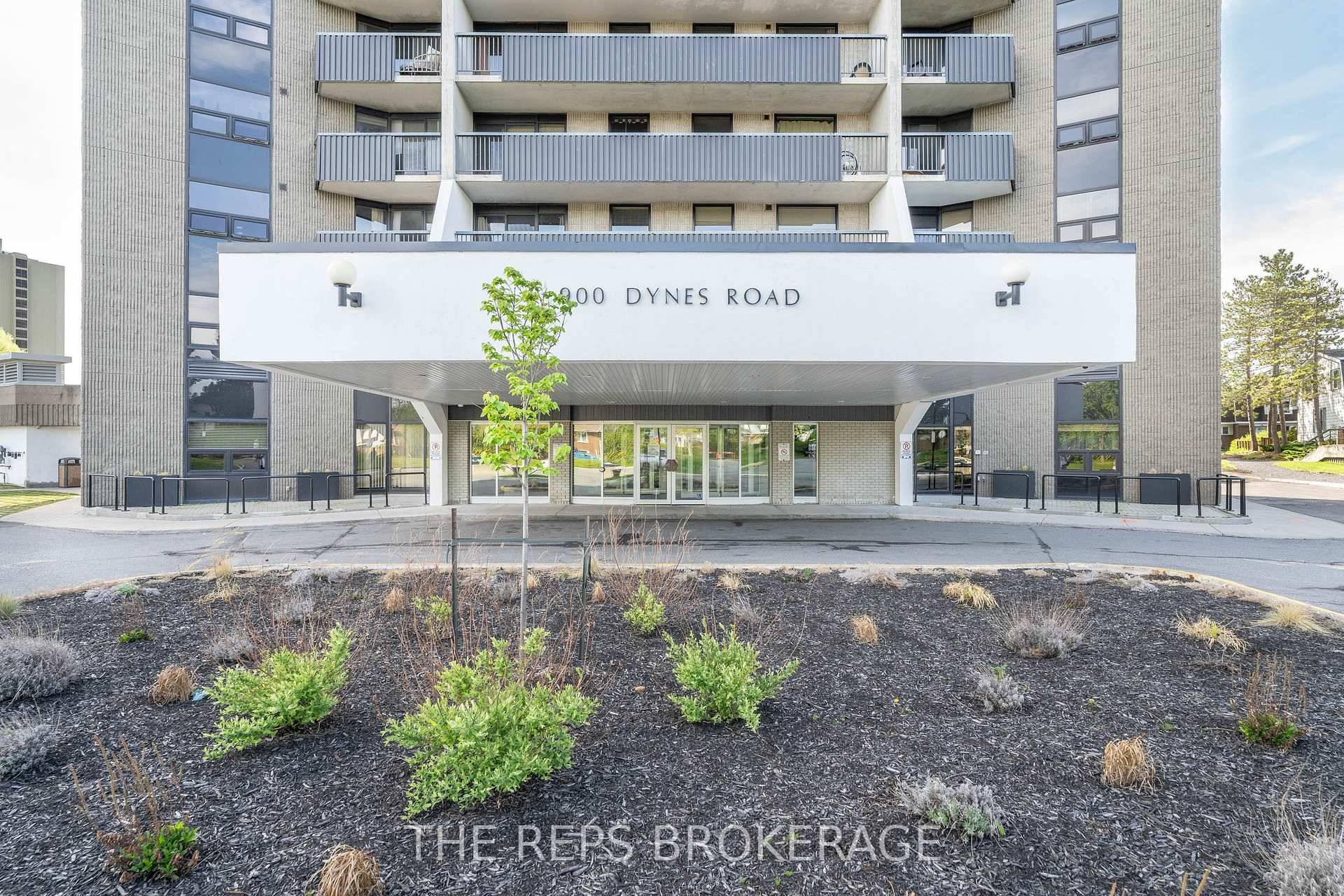 Fully renovated 3 bedroom unit on the 20th floor.