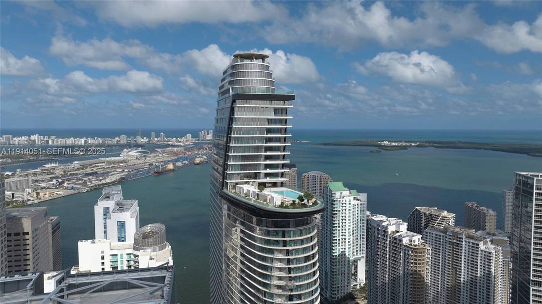 Live the ultimate Miami lifestyle where architecture, luxury, and waterfront magic collide.