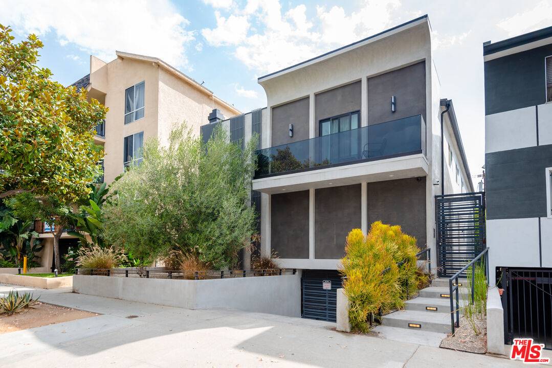 508 N Kings Rd 10BR Beverly Grove La