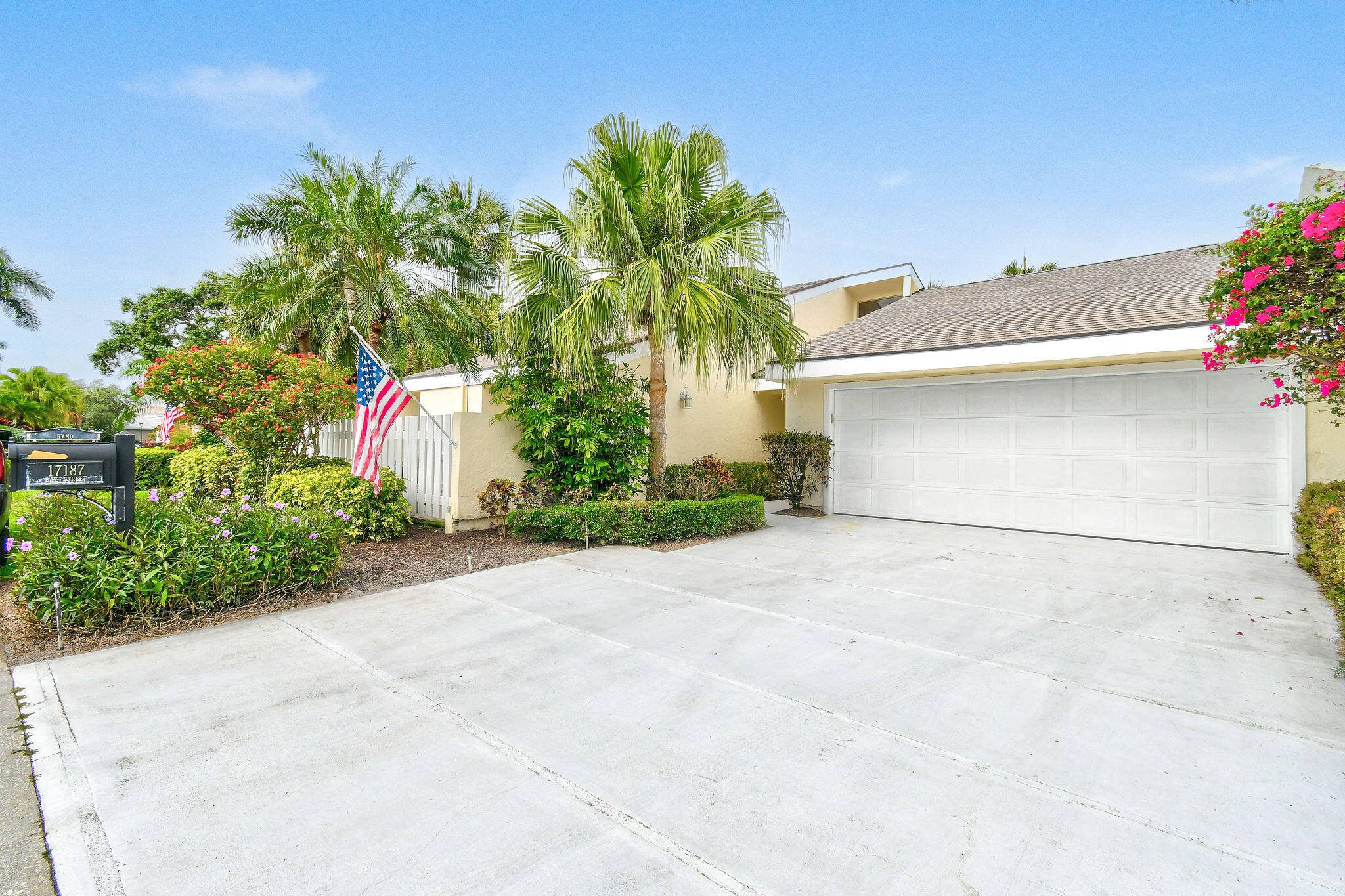 Very desirable 3 2 townhouse with den office and 2 car garage on the Village Golf Course in Baytowne within Jonathan's Landing.