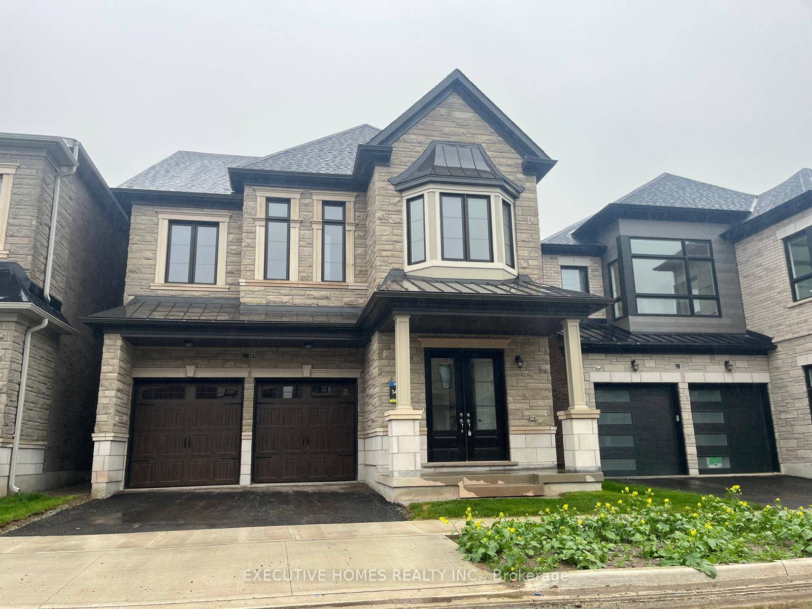 Welcome to this stunning, brand new home Never Lived located in the prime neighborhood of Oakville !